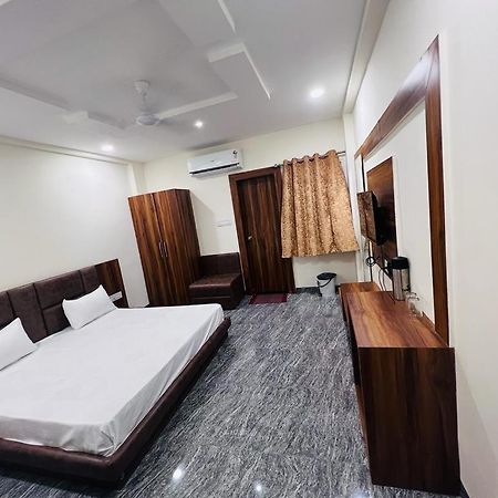 Hotel Anand Ujjain Esterno foto